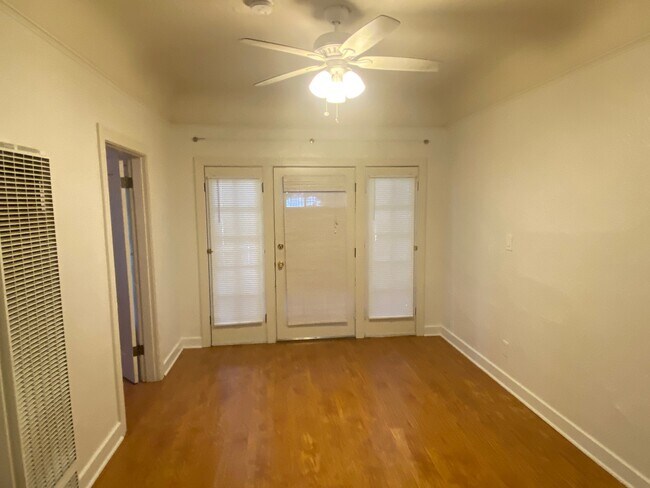 Foto del edificio - 1504 E Wilson Ave