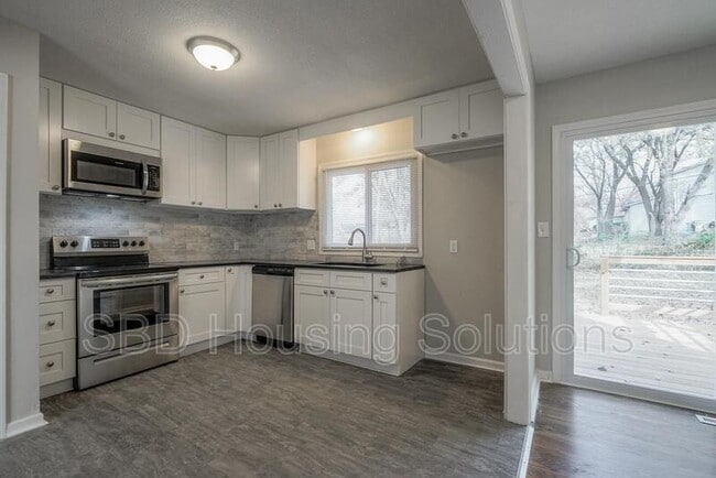 Building Photo - 9404 E 80 Terrace