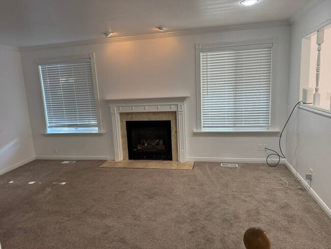 Building Photo - 5972 Roanoke Dr