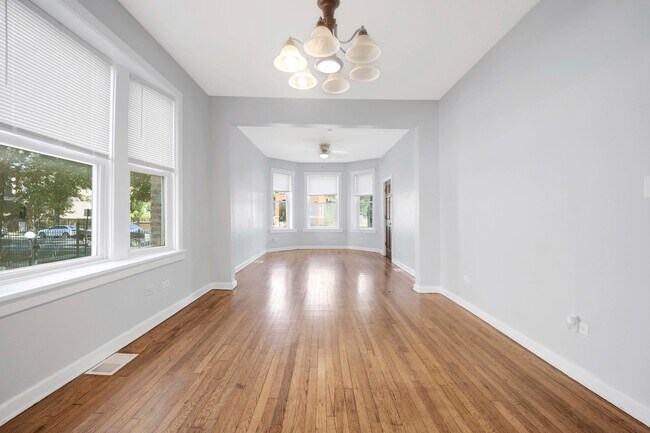 Foto del edificio - 702 N Homan Ave