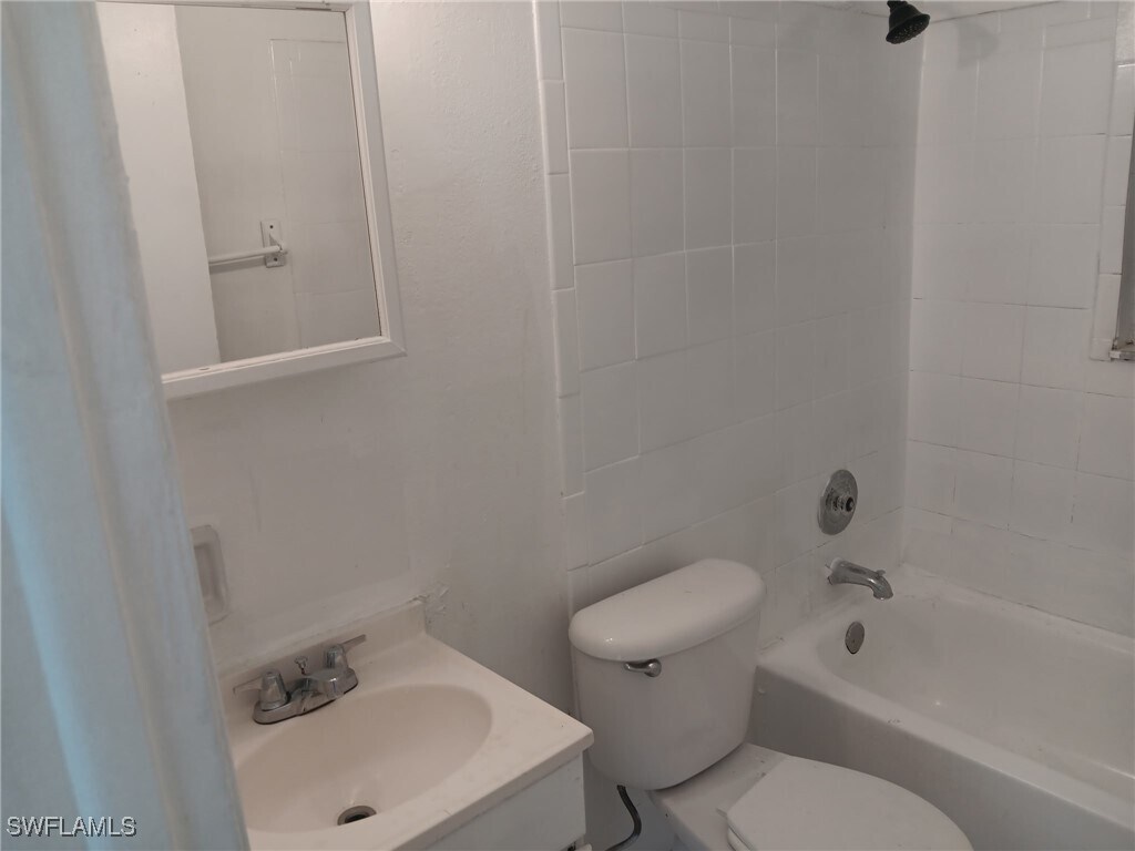 Foto del edificio - 10710 Rosemary Dr
