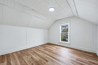 Building Photo - 451 E Pontiac St