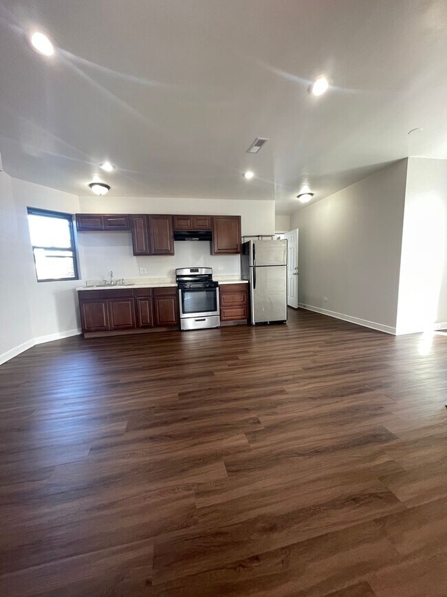 Foto del edificio - 1141 S Western Ave