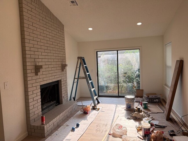 Building Photo - 1807 W 58th St