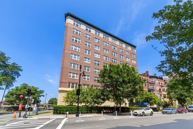 Building Photo - 534 Beacon St