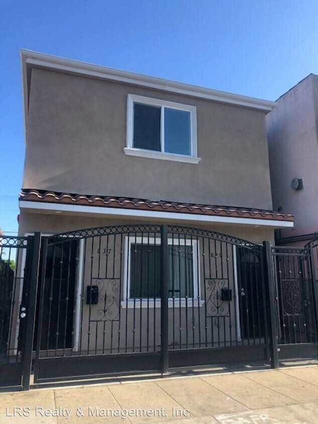 Primary Photo - 837-839 E 108th St