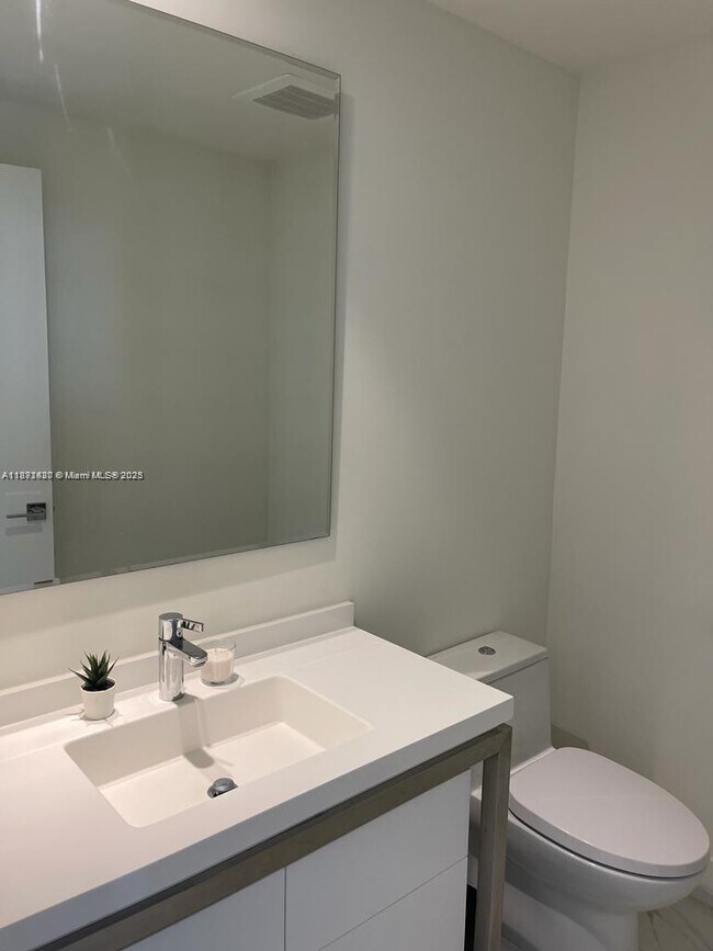 Foto del edificio - 2000 Metropica Wy