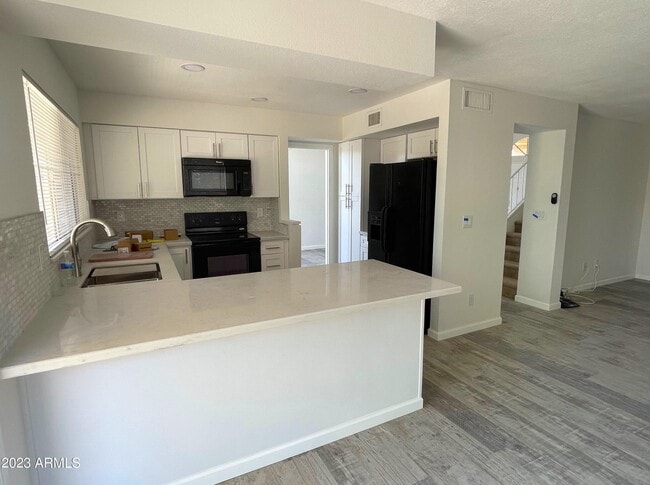 Building Photo - 4123 E Muirwood Dr