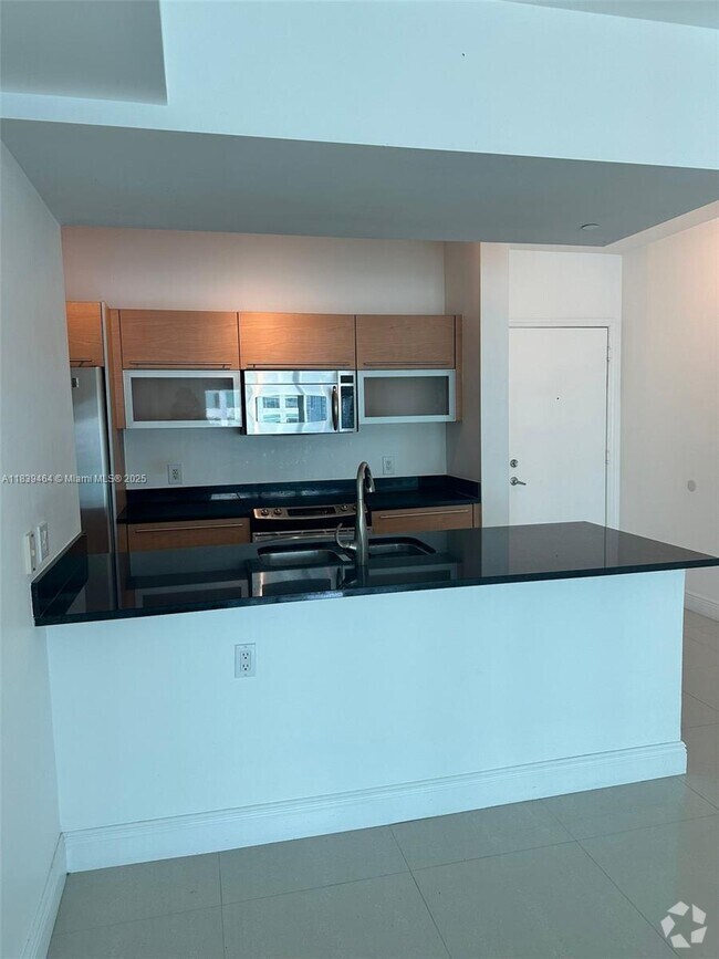 Building Photo - 951 Brickell Ave