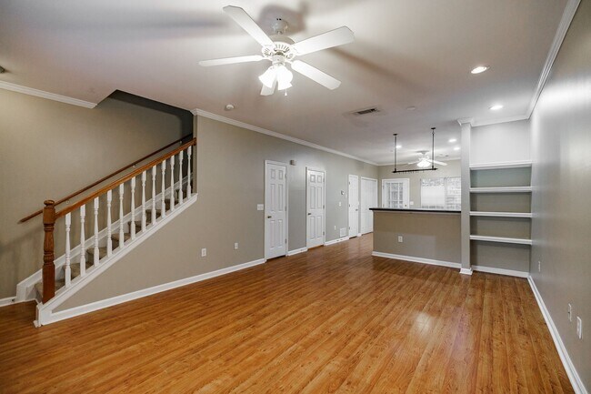 Building Photo - 205 Woodstone Dr