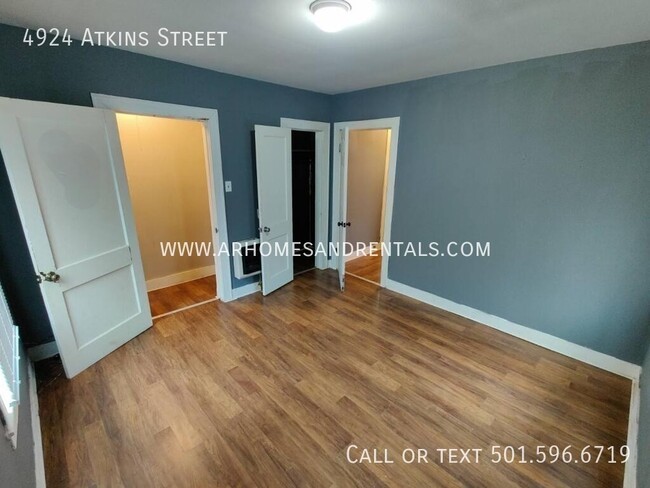 Building Photo - 4924 Atkins Street | $750 | 2 beds, 1 full...