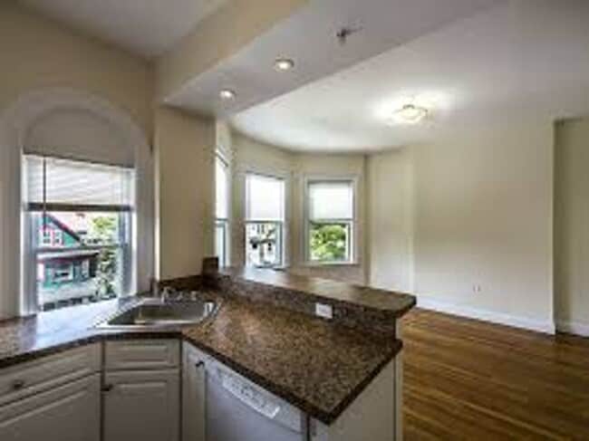 Building Photo - No Brokers Fee. 2 bed. 2 Full Bathrooms in...