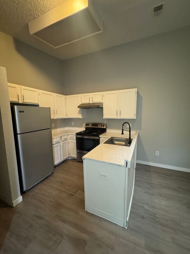 Foto del edificio - Studio Apartment in the Sable Cove Condominiums Community!  **Move-In Special**
