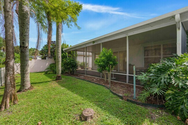 Building Photo - 7744 SE Needle Palm Cir