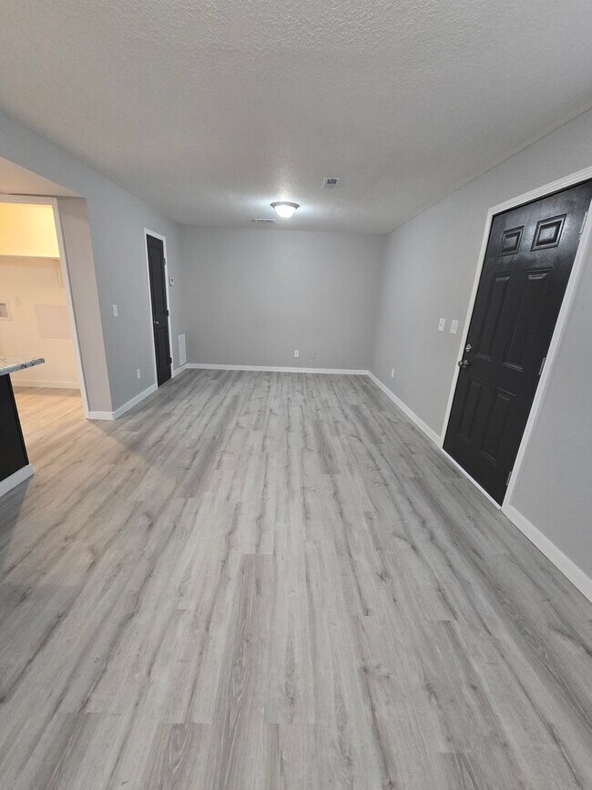 Foto del edificio - 2 Bedroom , 1 Bathroom Apartment!