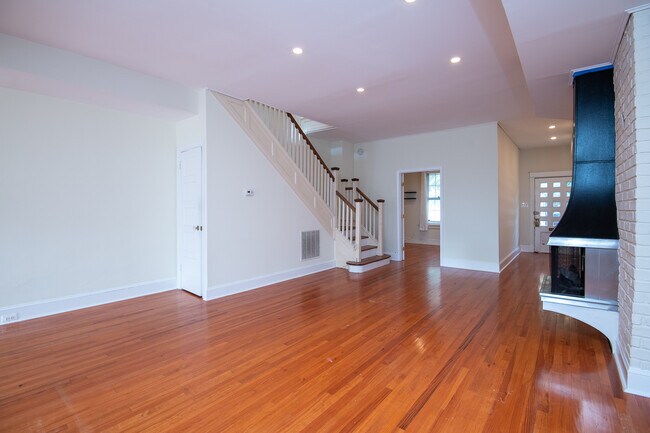 Building Photo - 2438 20th St NW