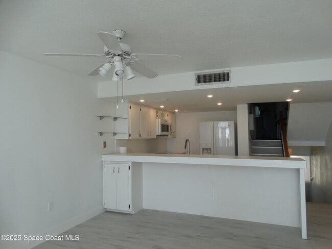 Building Photo - 5050 Ocean Beach Blvd