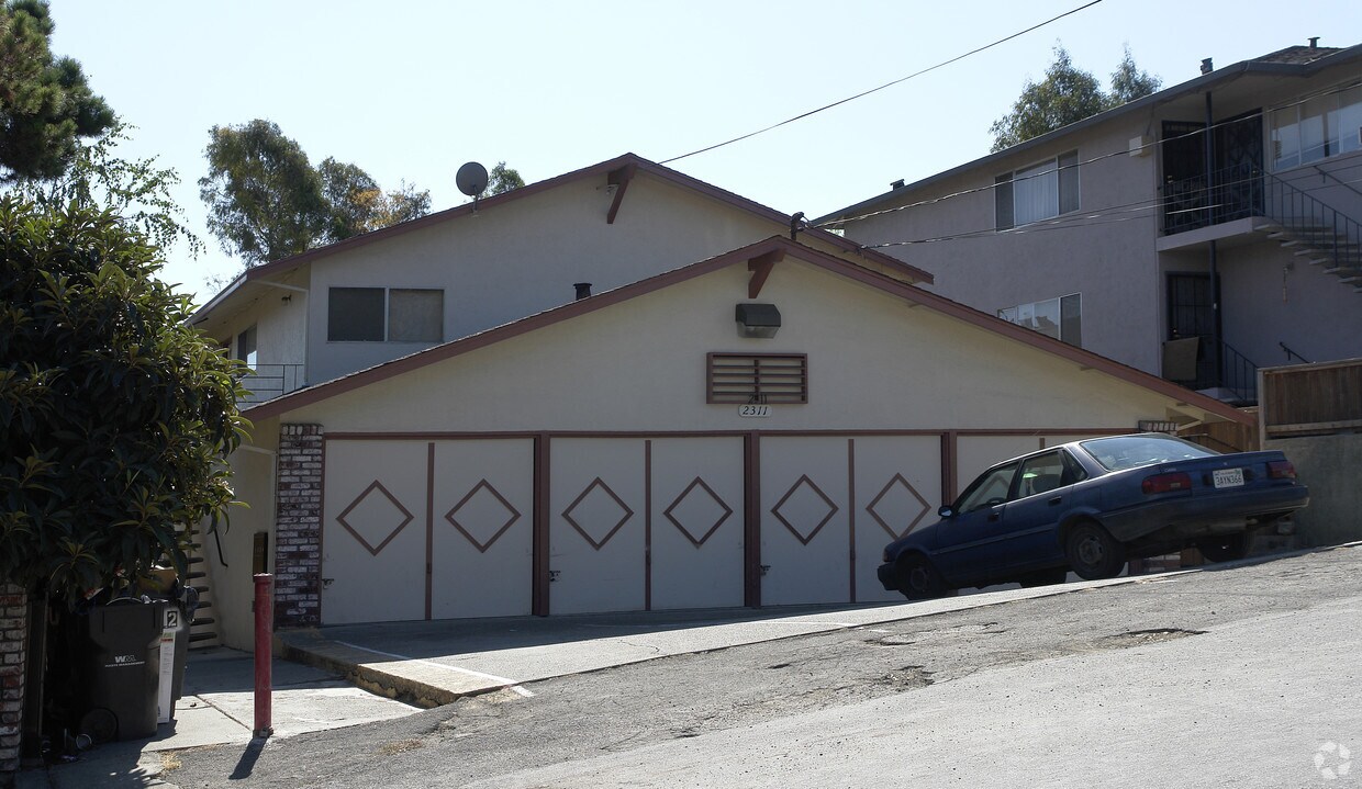 Building Photo - 2311 John Ct