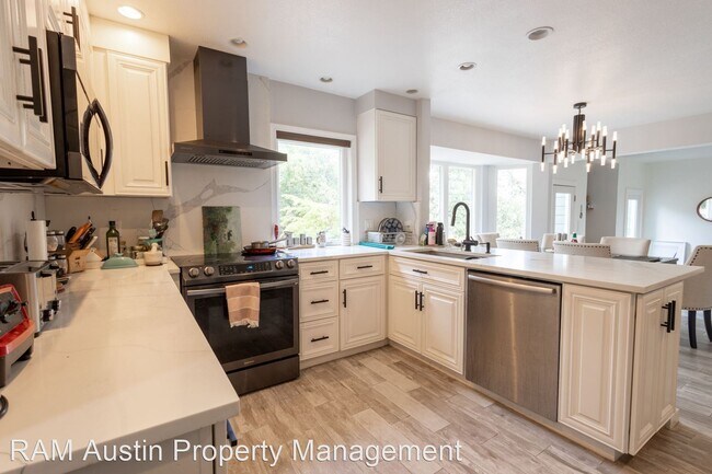 Foto del edificio - 4 br, 3 bath House - 9406 Mystic Oaks Trail