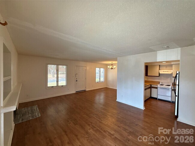 Building Photo - 1823 J Julian Ln
