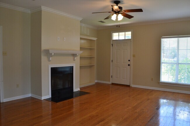 Foto del edificio - 18574 Lake Iris Ave