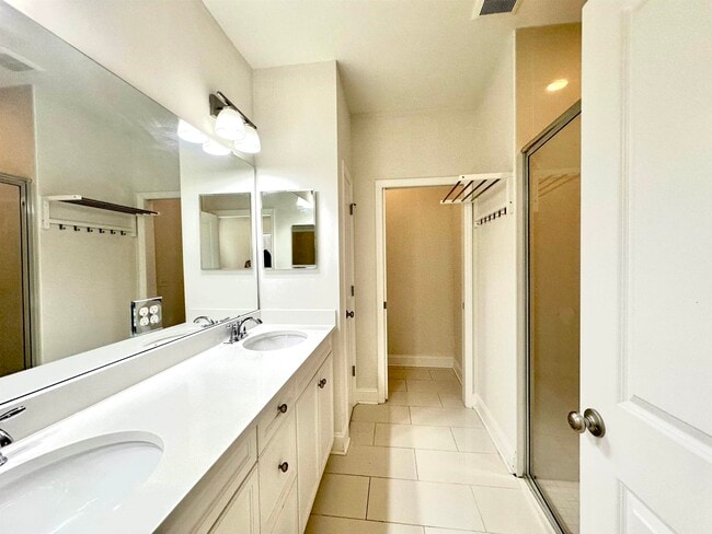 Building Photo - 5021 Caracara Dr