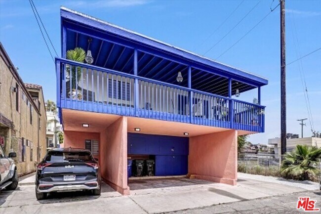 Foto del edificio - 3809 Esplanade