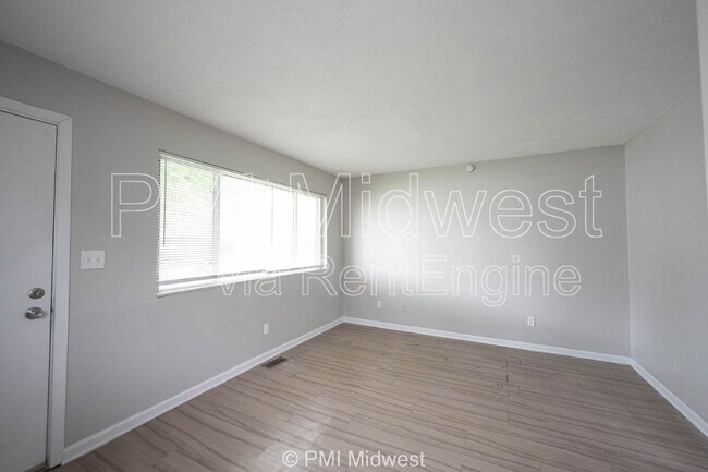 Foto del edificio - 2248 N Leland Ave