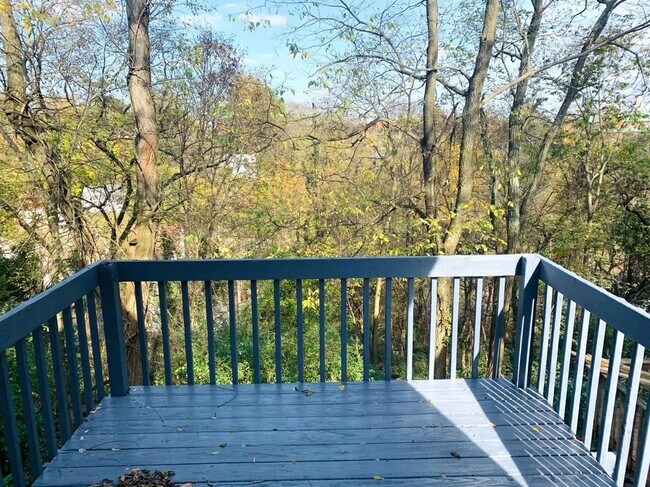 Building Photo - 2558 Ring Pl