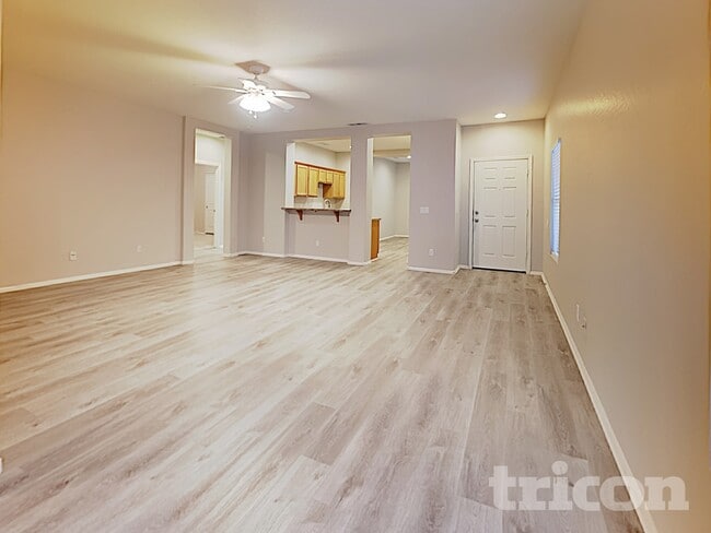 Building Photo - 13732 W Mauna Loa Ln
