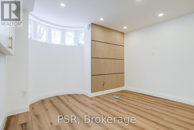 Photo du bâtiment - 110 Braemar Ave