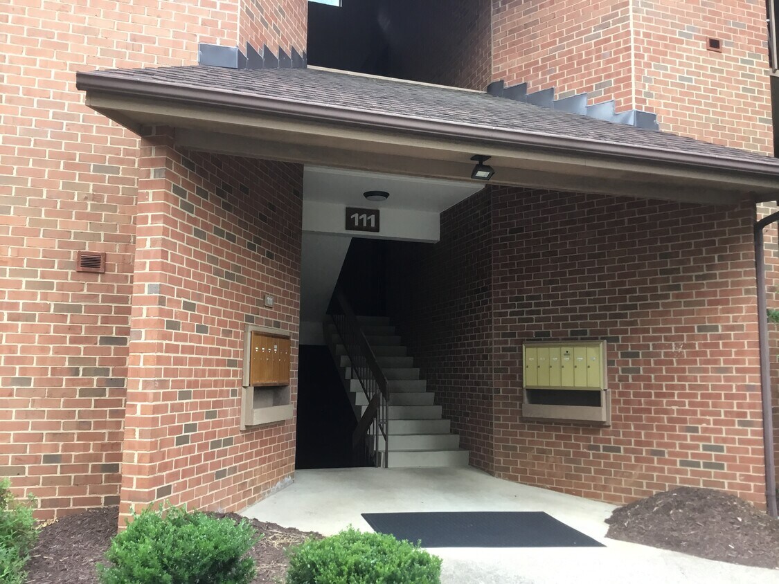 Outside Entrance - 111 Turtle Creek Rd