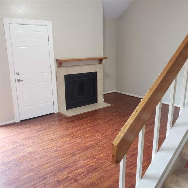 Building Photo - 16530 Holly Trail Dr