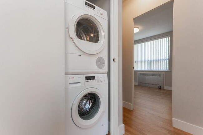 Photo du bâtiment - 2400 Bathurst St
