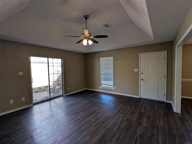 Foto del edificio - 5902 Carmel Dr