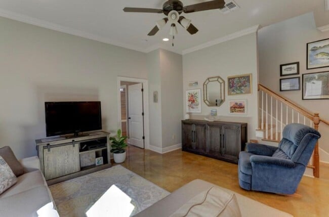 Building Photo - 3 bed, 2 bath house in Miramar Subdivision!