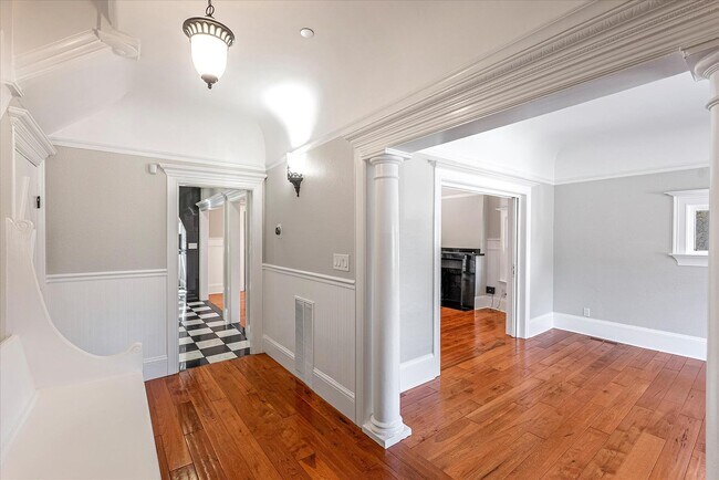 Foto del edificio - Charming Single-family Home For Rent!