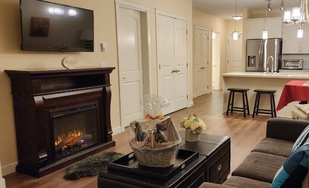 Family/TV Room - 20376 86 Av