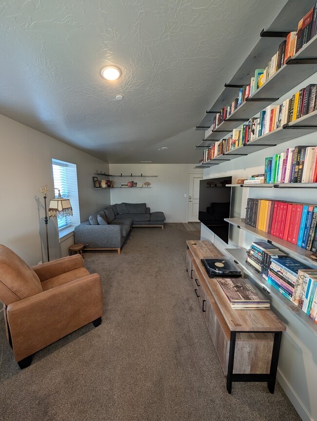 Building Photo - 1167 E Telegraph St