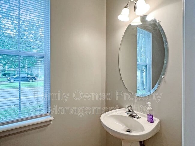 Building Photo - 83 Creekside Dr