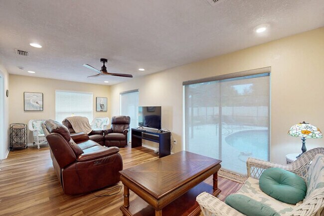 Foto del edificio - 2822 Tuckerstown Dr