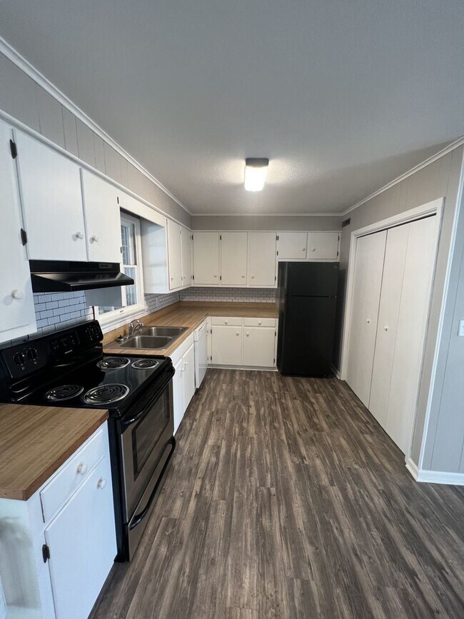 Foto del edificio - Moody St Duplex