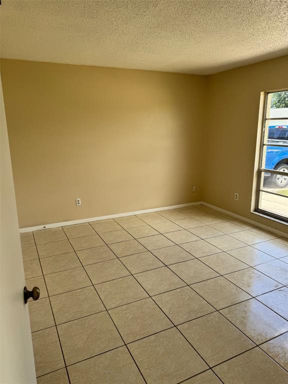 Foto del edificio - 802 Fruitwood Dr