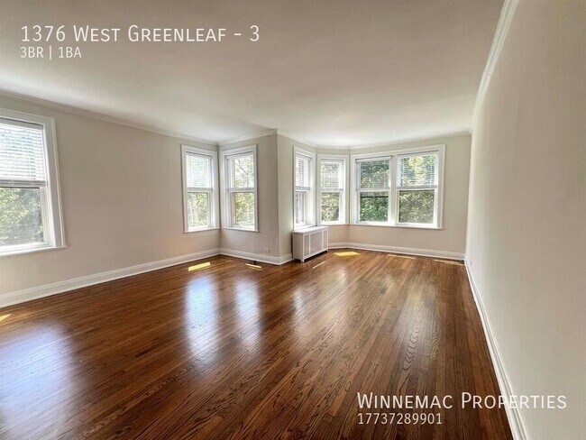 Foto del edificio - 1376 West Greenleaf-3