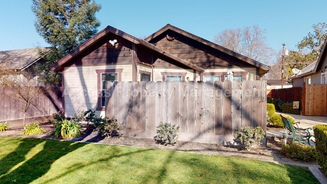 Building Photo - 1317 Myrtle St