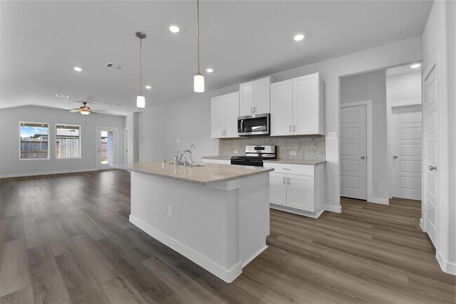 Building Photo - 18626 Etta Pnes Cir