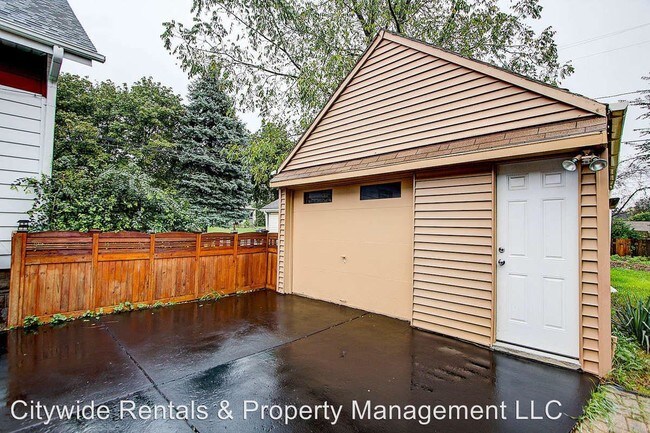 Building Photo - 3 br, 1.5 bath House - 7509 W. Burleigh St.