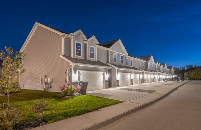 Foto del edificio - Twin Gates Townhomes - Interior Unit