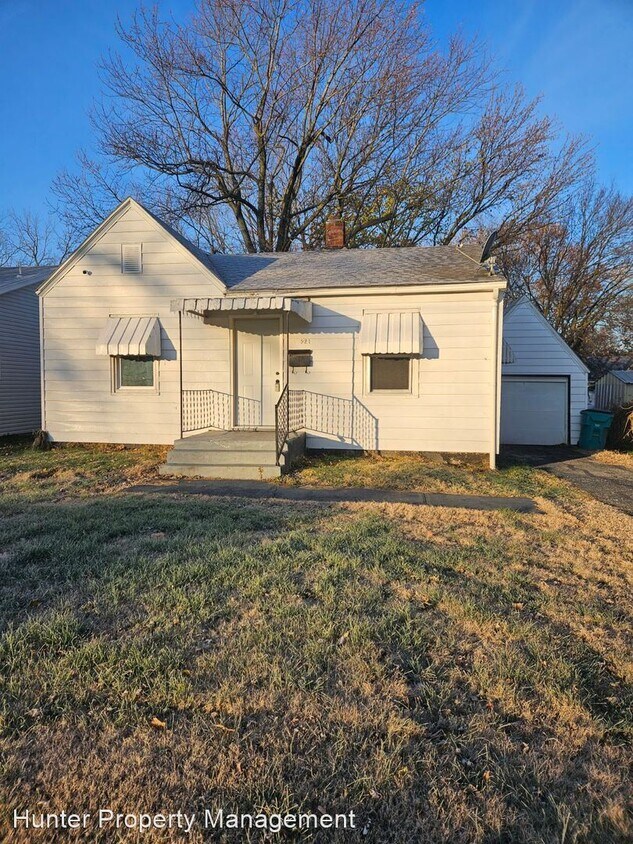 Primary Photo - 2 br, 1 bath House - 921 N Weller Ave