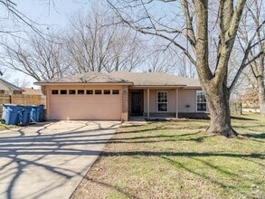 Building Photo - 3 McIntosh Ln